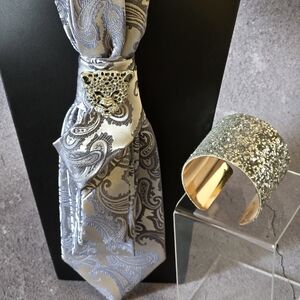 Sophisticated Silver Paisley Tie Necklace and Glittering Cuff Set